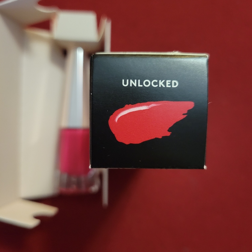 Fenty Beauty Stunna Kip Paint in Unlocked